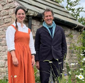 Monty Don Instagram - This week, we’re in Birmingham soaking up the delights of @bbcgwlive. Find out what caught our attention tonight at 8pm on BBC Two 😎🌹🌿

#GardenersWorld #Gardening #FlowerShow #GardenInspiration #Summer