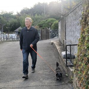 Moon Jae-in Instagram - 계절은 변해도 토리는 늘 그자리에