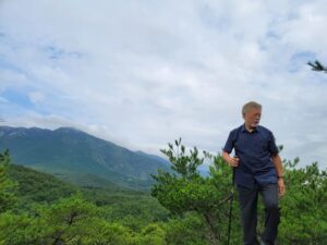 Moon Jae-in Instagram - 통도사 경내를 유일하게 조망할 수 있는 합장바우 #문재인 #영축산은나의힘
