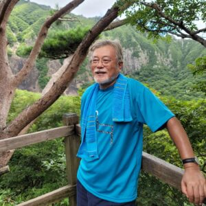 Moon Jae-in Instagram - 한라산 영실코스 #WeWalkandSwim