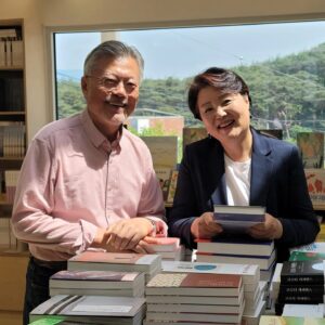 Moon Jae-in Instagram - 어느 남쪽의 노을을 닮은 부부