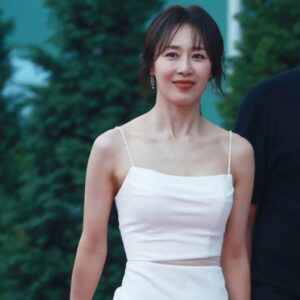 Moon Jeong-hee Instagram - #영화 #원정빌라 #bifan #28회부천국제판타스틱영화제 #부천판타스틱영화제 #개막식

코리안판타스틱 장편 경쟁작
'원정빌라'
28th Bucheon International Fantastic Flim Festival (BIFAN AI)
Korean Fantastic-
'The Unrighteous'

부천에서 만나요

@bifanofficial 
@acefactory.official 

@aluu_2015 알루 식구들 감사합니다 
@aluu_minseon
@aluu_younjin

@nouvelle_de_blanc_official
늘 아름다운 작품:드레스 고맙습니다 ❤️
@hayoung317
울하영이 최고 👍