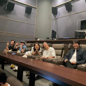 Moon Jeong-hee Instagram - #원정빌라 #영화 #내부시사회 #반가운 #얼굴들 #화이팅 #영화제 #준비 

영화 '원정빌라' 
출격준비!!!
응원해주시고 힘주셔서 감사합니다!!

@k_dragon_korea 
@hihyunwoo 👍 👍 

@vet_on_mars 넘 고마워요 
@_baengnokdam_ 멋진케이크 감사해요