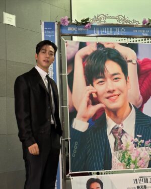 Moon Ji-hoo Instagram - 항상 진심으로 고마워요🫰🏻