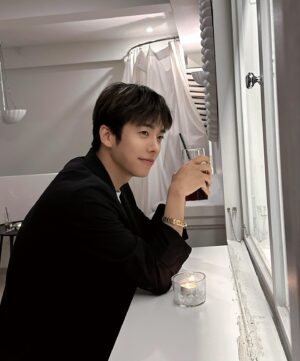 Moon Ji-hoo Instagram - 드디어 머리카락이 자랐다😁