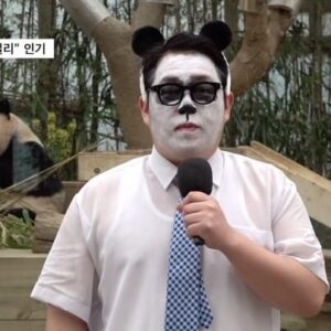 Moon Sang-hoon Instagram - 여태까지 낸 방송사고 중에 제일 죄송했습니다 그런데 당신들이 푸바오의 마음을 알아? 당신들이 그러고도 바오패밀리야? 푸바오가 오랫동안 행복하기만 했으면 좋겠는 마음을 당신이 알아? 당신은 아무것도 몰라 푸바오 사랑해 진짜 사랑해 푸바오
