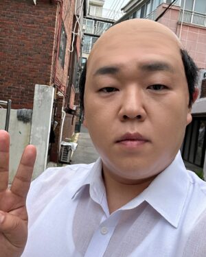 Moon Sang-hoon Instagram - 나 얼굴 이렇게 쓰는데 이렇게 쓸거면 필요한 사람 ㅋㅋ