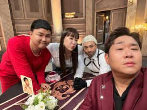 Moon Se-yoon Instagram - 코미디로얄😎 드디어 오늘!!
넷플릭스❤️
#넷플릭스 #코미디로얄 #오늘오후5시공개 #황제성 #김승진 
#이은지 #팀문세윤