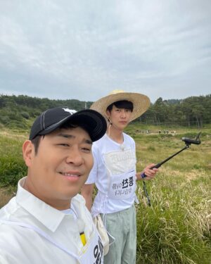 Moon Se-yoon Instagram - 코빅엔 조수봉! 🖐🏼
1박2일은 나수봉! 🖐🏼
#코미디빅리그 #1박2일
 #조수봉 #나수봉
