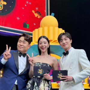Moon Se-yoon Instagram - 즐거웠어요❤️❤️ 
다들 축하하고 연말 잘보내세요😍😊
#2022kbs연예대상