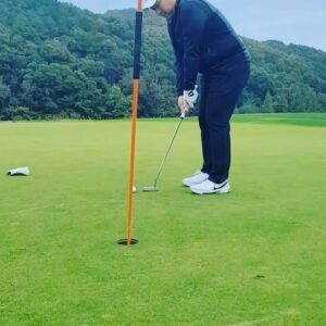 Moon Se-yoon Instagram - 골프입문!!! 
필드로 인도해주신 태균이형 사랑합니다❤️❤️ 
원 포인트 레슨 이프로 선생님 고맙구용 
구찌 아껴주신 적이형 고마워용👍👍 
인생 첫 윤캐디님 감사합니다 ㅎㅎ 
#첫라운딩 #김태균 #이적 #적과의골프 #티칭프로이프로님 #잘치고잘먹었어요 #감사합니다🙏