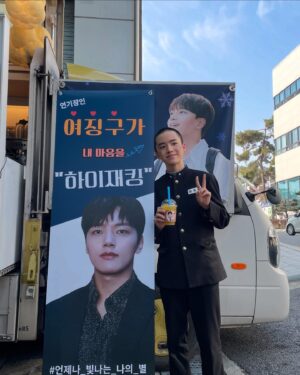 Moon Woo-jin Instagram - 용대형과 대기중
아역배우 이미지 그대로 너무나 친철하신 진구형~♥️
용대와 한봉이 케미보러 당장 극장으로🏃🏻💨

🎬 하이재킹 #Hijack 1971 

#하이재킹 #절찬상영중
#김성한 감독님
#하정우 #여진구 #성동일 #채수빈