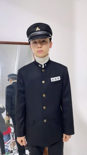 Moon Woo-jin Instagram - 🧑🏻‍✈<하이재킹> 6월 21일 극장 대개봉 

70년대 한봉이를 곧 극장에서 보실수 있으세요~😍
짧은 머리의 어색함도 잠시~😄 한봉이로 다시 태어난 우진이의 활약도 영화를 통해 확인해 주세요~
6월21일!! 곧 우리 극장에서 만나요🏃🏻💨
 
#Hijack1971
#하이재킹 #6월21일극장대개봉 
#하정우 #여진구 #성동일 #채수빈