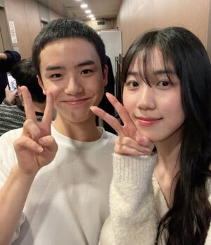 Moon Woo-jin Instagram - 무인도의 디바 촬영 뒷풀이❤️ 
우진이는 오늘 좋은 말씀도 많이 듣고 멋진 배우님들, 촬영관계자분들과 잊지못할 저녁 시간을 가졌습니다.
선물 증정식 시간에는 은빈 배우님이 준비하신 선물을 저희가 받게되어 행복 100배가 되었네요~😍😍😍
많은 분들과의 추억사진은 사진첩에 꼭꼭 넣어 잘 보관하겠습니다🥰

🔹<무인도의 디바>🔹
#tvN
#[토일] 밤 9:20 
#무인도의디바 
#CastawayDiva 
#TVING
#netflix