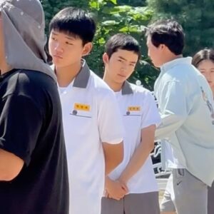 Moon Woo-jin Instagram - 우진이가 무더운 여름날 촬영을 행복하게 할수 있었던 이유🥰

kbs 드라마스페셜 ‘폭염주의보’의 추억♥️

wavve에서도 볼수 있으니 많은 시청 부탁드립니다🥰

#KBS
#폭염주의보
#장민석 감독님
#문우진 김이준
#박서경 한여름
#최현진 정지욱