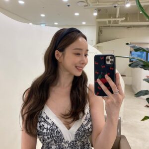 Moon Ye-won Instagram - 얼굴 표정 ctrl c v 🫠