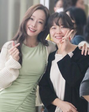 Moon Ye-won Instagram - Two sweet people @cloud_sun04 @kakatora ❤️