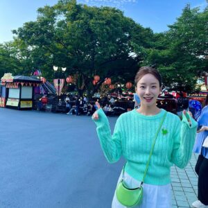 Moon Ye-won Instagram - 2023년을 함께한, 희로애락 가득했던 최나연 안녕 ❤️
이제는 모두가 행복만 하기를.. 🫶
함께한 모든 분들 고생 많으셨습니다
여러분들도 모두 모두 건강하고 행복하소서 🙏

저는 이제 하나 둘 밀린 사진들을 올려보겠습니다 !
( 2023년에도 변함없이 사진 찍어준다하면 민망함에 발악하는 편 😉 )