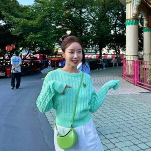Moon Ye-won Instagram - 2023년을 함께한, 희로애락 가득했던 최나연 안녕 ❤️
이제는 모두가 행복만 하기를.. 🫶
함께한 모든 분들 고생 많으셨습니다
여러분들도 모두 모두 건강하고 행복하소서 🙏

저는 이제 하나 둘 밀린 사진들을 올려보겠습니다 !
( 2023년에도 변함없이 사진 찍어준다하면 민망함에 발악하는 편 😉 )