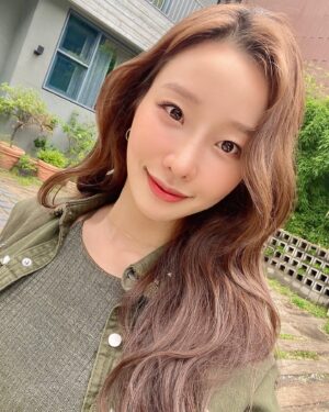 Moon Ye-won Instagram - 해피니스의 마지막 주가 찾아왔어요 🥺
오늘 내일 본방사수 인증샷을 스토리에 태그해서 올려주시면 무한한 감사함을 담아서 공유하겠습니다 ❤️
마지막까지 해피니스 함께 해주세요 😘
Happiness’s last two episodes coming very soon
I hope you will be with us until the very last minute
Tag me on your Instagram story
Enjoy <HAPPINESS>
XOXO 🥰