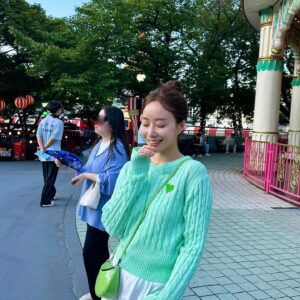 Moon Ye-won Instagram - 2023년을 함께한, 희로애락 가득했던 최나연 안녕 ❤️
이제는 모두가 행복만 하기를.. 🫶
함께한 모든 분들 고생 많으셨습니다
여러분들도 모두 모두 건강하고 행복하소서 🙏

저는 이제 하나 둘 밀린 사진들을 올려보겠습니다 !
( 2023년에도 변함없이 사진 찍어준다하면 민망함에 발악하는 편 😉 )