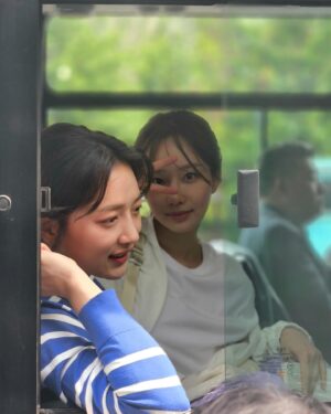 Moon Ye-won Instagram - 영화랑 나연이 ✌️
#ENA #낮에뜨는달