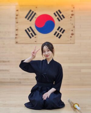 Moon Ye-won Instagram - 슬슬 풀어보는 나연이 비하인드 😉
#ENA #낮에뜨는달 #대한최나연검도장