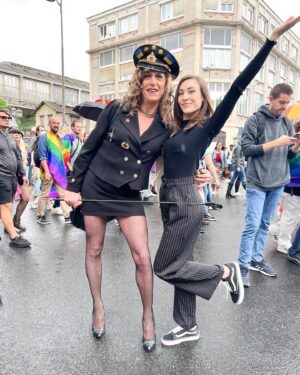 Morgane Enselme Instagram - La gay pride en famille 🏳️‍🌈 // Gay pride with the family 🏳️‍🌈 #marchedesfiertes #gaypride #brigitteboreale
