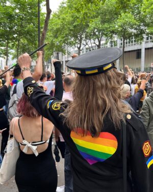 Morgane Enselme Instagram - La gay pride en famille 🏳️‍🌈 // Gay pride with the family 🏳️‍🌈 #marchedesfiertes #gaypride #brigitteboreale