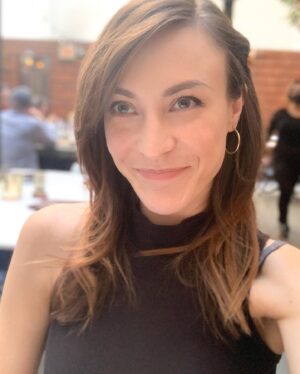 Morgane Enselme Instagram - Journal d’une Frenchie à Los Angeles : 
✓ Prévoir une soirée pour voir Hamilton, la comédie musicale phénoménale retraçant la vie d’Alexander Hamilton. 
✓ Du coup, aller dîner dans un resto voisin sur Hollywood boulevard.
✓ Faire des selfies pendant que mon amie est aux toilettes.
✓ Voir le serveur me regarder en rigolant.
✓ Découvrir le sublime théâtre Pantages.
✓ Vibrer pendant un show de 3h totalement incroyable.
✓ Repartir avec des étoiles dans les yeux.
.
🇺🇸 Diary of a Frenchie in Los Angeles:
✓ Plan an evening to see Hamilton, the musical phenomenon recounting Alexander Hamilton’s life.
✓ Thus, go have dinner in a nearby restaurant on Hollywood boulevard.
✓ Take selfies while my friend is in the restrooms.
✓ See the waiter look at me and laugh.
✓ Discover the sublime Pantages theater.
✓ Be captivated for 3h by an incredible show.
✓ Leave with sparkly eyes.