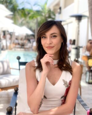 Morgane Enselme Instagram - Découverte d’un spot de folie pour bruncher à Los Angeles: patio caché dans un hôtel oú l’on mange à côté de la piscine et des palmiers 🌴😎 C’était l’endroit parfait pour célébrer nos 4 ans d’amitié avec @fedi_volpe 🤗❤️ // 
🇺🇸 Found an amazing spot to brunch in Los Angeles: a hidden patio in a hotel where we ate next to the pool and palm trees 🌴😎 It was the perfect place to celebrate our 4 years of friendship with @fedi_volpe 🤗❤️