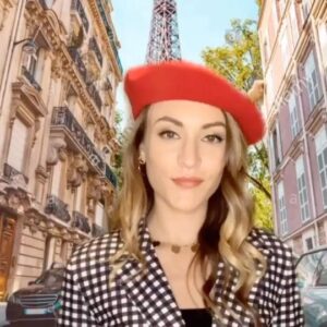 Morgane Enselme Instagram - Vous devinez mon costume pour #Halloween ? Je suis prête 👻 Même si cette année Halloween c’est à la maison parce qu’on doit tous rester chez nous, MÊME TOI EMILY.
- Veste   Beret : Asos // 
.
Can you guess my Halloween costume ? I’m ready 👻 Even if this year Halloween will be at home because it’s still Quarantine time, EVEN FOR YOU EMILY.
- Jacket   beret: Asos
#emilyinparis #emilyinparisoutfits