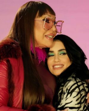 Moria Casán Instagram - Lali y Moria. Moria y @lali. 💕
Próximo lunes 8 de julio a las 18h en vivo.
En Nave Nodriza, exclusivo por el canal de YouTube de Picnic Extraterrestre.

Nave Nodriza | Con Moria Casán @moria_laone 
Todos los lunes | 18h