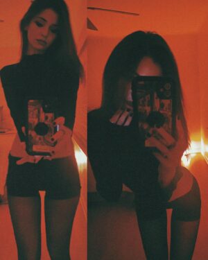 Moriah Brooklyn Instagram - .˳·˖✶𓆩 𓁹 𓆪✶˖·˳.
hand in hand is a shelter —
walking home & decorating the atmosphere with treasure