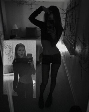 Moriah Brooklyn Instagram - .˳·˖✶𓆩 𓁹 𓆪✶˖·˳.
hand in hand is a shelter —
walking home & decorating the atmosphere with treasure