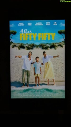 Moritz Bleibtreu Instagram - Alles 💯 bei der Premiere von ALLES FIFTY FIFTY!

Wir wissen nicht wie, aber Regisseur Alireza Golafshan und sein Cast rund um Moritz Bleibtreu, Laura Tonke, Axel Stein, David Kross und Valentin Thatenhorst haben es geschafft, Urlaubsgefühle im @astorfilmloungearri zu verbreiten. ☀️

Das passt ganz gut, denn die turbulente Beziehungskomödie nimmt uns mit nach Italien. 💙

 
#ffmuc #CreatingWaves