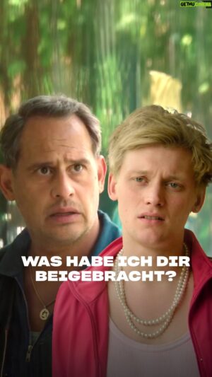 Moritz Bleibtreu Instagram - schuhe, smalltalk, ✨SONDERGARANTIE✨ #ViktorBringts könnt ihr euch ab sofort bei @primevideode reinzimmern 😮‍💨