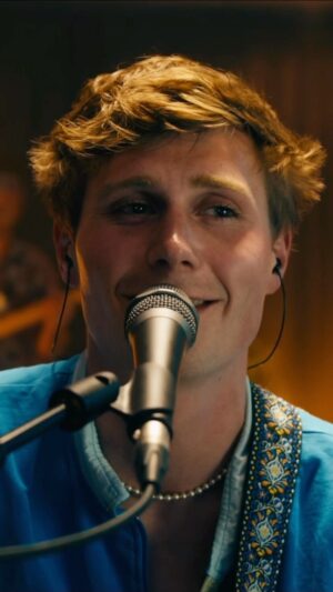 Moritz Jahn Instagram - Off Your Chest 🍬 full live session on YouTube 💚💖

Camera 🎥 : @jurajfortwangler @you.br  Editing ✂️🎞: @jannikkerkhof  Grading 🎨: @jurajfortwangler 

Recording🎙: @flo_schack  Mix🎛: @bafscheipers 

Band🐻‍❄️🐼🦁🐹:
@bafscheipers  @kenny_der_buspfarrer  @jindra_lattke  @jannikkerkhof 

Going on tour for the first time this year was an absolute dream come true! 🔮🧸 Afterwards we decided to record some live sessions in our @frischeluft_music studio in Berlin. 💒 I’m really happy to share this first one with you👯‍♂️🪩✨Thank you for your support! @initiativemusik 

#moritzjahn #offyourchest #soliloquy