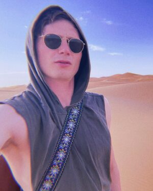 Moritz Jahn Instagram - Desert days 🌞💛🦂 shooting @sasrogueheroes 

🌪out now 🌪 @bbciplayer 🌪 @epix 🌪 @hbomax 🌪