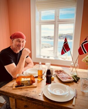 Morten Harket Instagram - A quiet lull in-between…
My favorite spot on the ocean front again.
This time celebrating Norway’s National Day… and that we are free to do so.
#17mai #17may