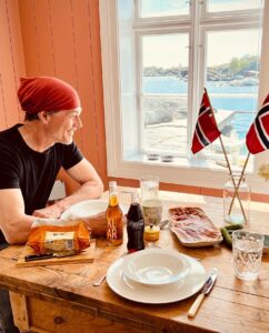 Morten Harket Instagram - A quiet lull in-between…
My favorite spot on the ocean front again.
This time celebrating Norway’s National Day… and that we are free to do so.
#17mai #17may