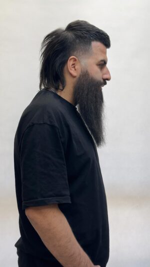 Morteza Rahdani Instagram - سلام🫡🤍.
.
اگه فقط یه چیز از دنیای گیم یاد گرفته باشم اینه که؛وقتی دشمنارو میبینی یعنی داری مسیری درست میری👍
.
نظرت راجع به این مدل مو خفن چیه رفیق؟!
.
_____________________\__\
#hair #mullet #hairtutorial #hairtutorial #hairideas #faded #hairstylist #iran