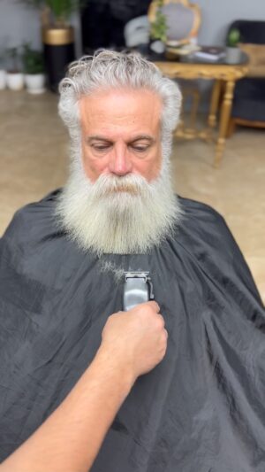 Morteza Rahdani Instagram - تو  اگر روی خودت حساب کنی پس تو بردی  و از هیچ کسی توی رسیدن به اهدافت  توقع  نداشته باش 💪
#شکرگزاری 
#مرتضی_راهدان 
#ریش #ریش_بلند 
#long beard
#beard #beardstyle