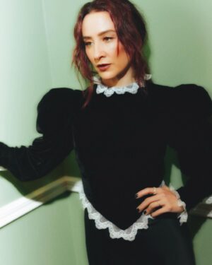 Morven Christie Instagram - BIFA Awards ‘23 
By @marc_abe 🖤

Styling: @styledbysrh in @rodarte and @rogervivier
Makeup: @amanda.grossman 
Hair: @davidebarbieri_ 
Pr : @acepublicrelations 
and my goodness I am so grateful for each of them and their magnificent hearts 🖤