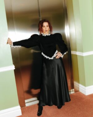 Morven Christie Instagram - BIFA Awards ‘23 
By @marc_abe 🖤

Styling: @styledbysrh in @rodarte and @rogervivier
Makeup: @amanda.grossman 
Hair: @davidebarbieri_ 
Pr : @acepublicrelations 
and my goodness I am so grateful for each of them and their magnificent hearts 🖤