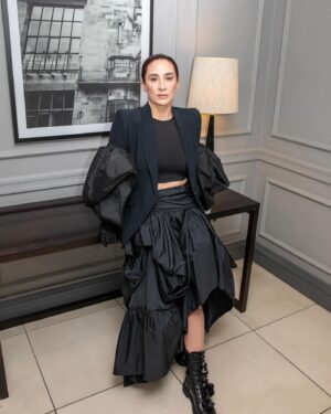 Morven Christie Instagram - Scorpio szn 🖤 🐦‍⬛ 
@styledbysrh 
@sarahillmakeup 
@jackbaxter 
@erdem
@alexandermcqueen 
@jimmychoo
@officialbuddhatobuddha 
@acepublicrelations 
📸: @_donnamcgowan