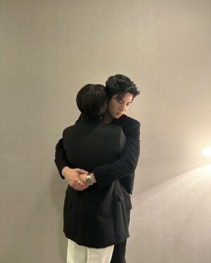 Mos Panuwat Sopradit Instagram - คนที่แต่งตัวเต็มขนาดนนี้ เป็นของคุณนะครับ