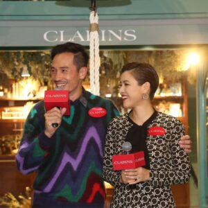 Moses Chan Instagram - 今日同太太一齊出席CLARINS「法式草本館」的開幕亮燈活動,提早感受節日氣氛! 
#ClarinsHerbarium #XmasGift #AdventCalendar #ClarinsHK
