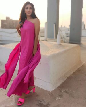 Mouli Ganguly Instagram - Kuki kafi time se post nahi kia💗
Hair extension @shankar.wig.maker
