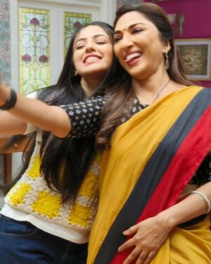 Mouli Ganguly Instagram - Ira and Tara ...simply candid👯 on the set
📸 @rajusharmaphotographer